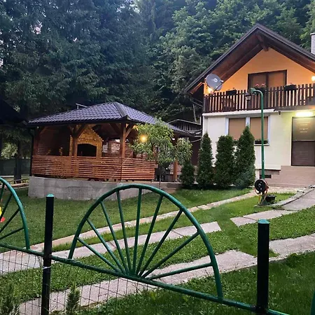 Ferienhaus Forest House Between Sarajevo & Vlasic